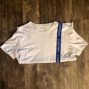 Calvin Klein white tee fits like M